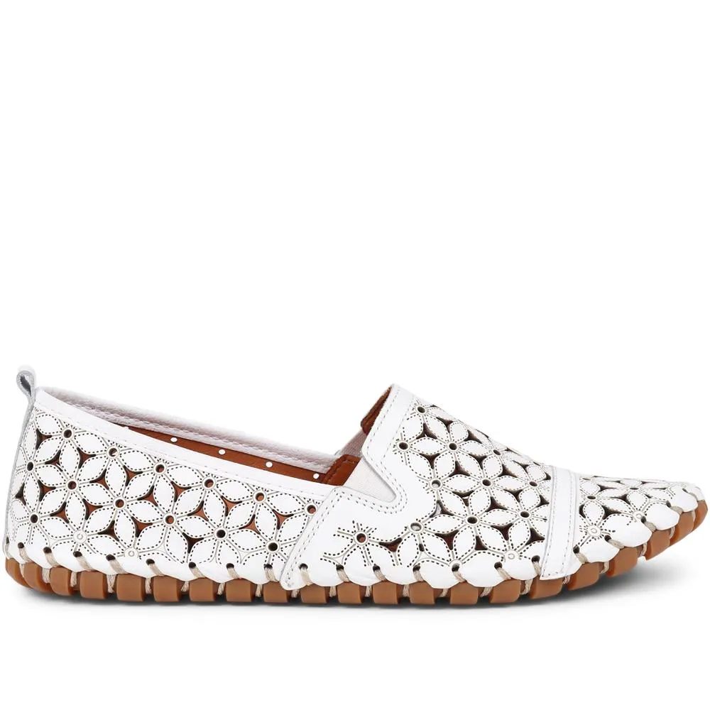 Cut Out Leather Pumps  - KARY39001 / 325 130