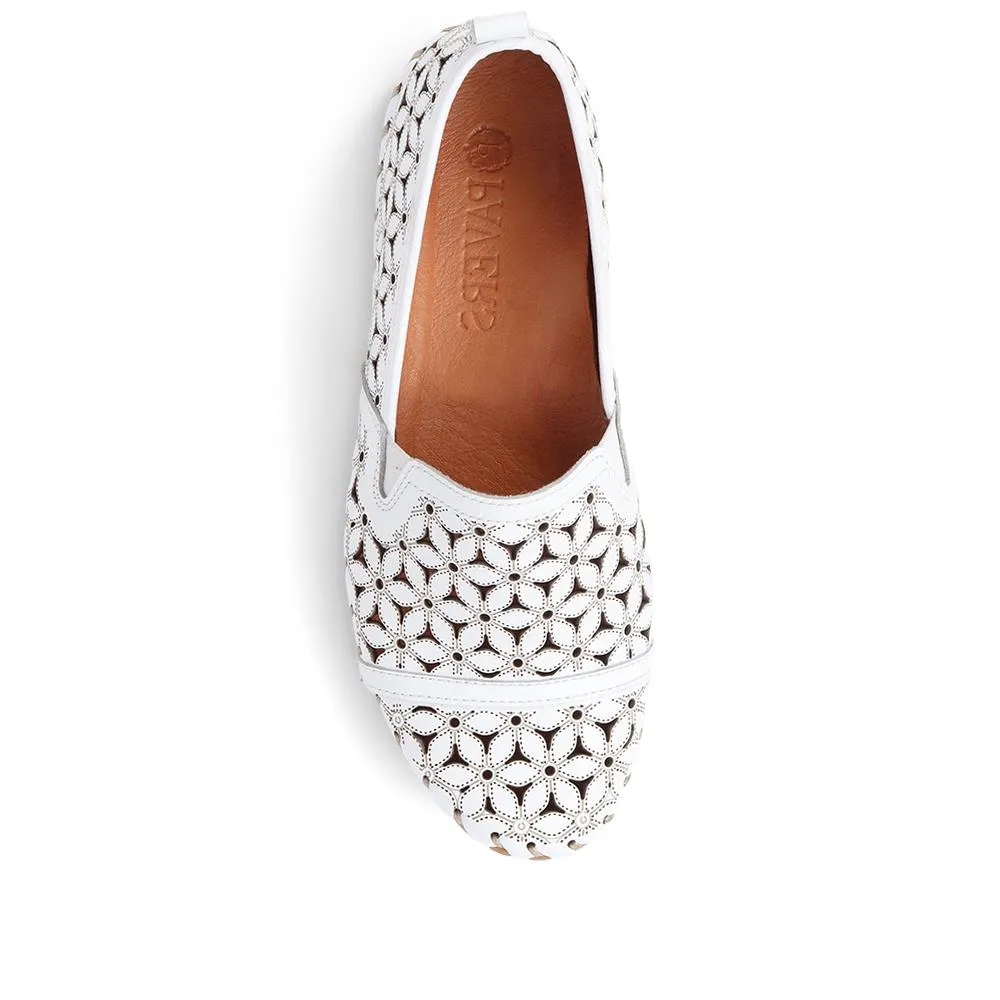 Cut Out Leather Pumps  - KARY39001 / 325 130