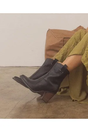 OASIS SOCIETY Tara - Two Paneled Western Boots