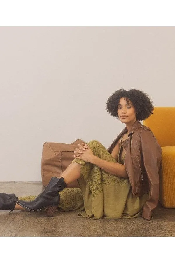 OASIS SOCIETY Tara - Two Paneled Western Boots